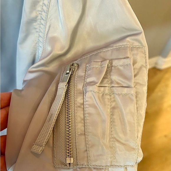 🩶💜NWT GAP Silver Bomber Jacket w/ Lavender Lining Zip Front w/ Pockets Size M - Picture 6 of 13